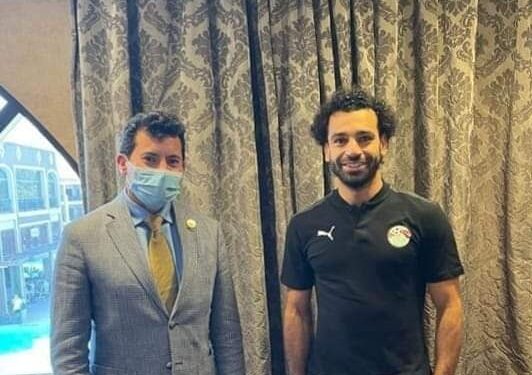 وزير الرياضة يلتقي محمد صلاح علي هامش زيارته للمعسكر التدريبي للمنتخب.