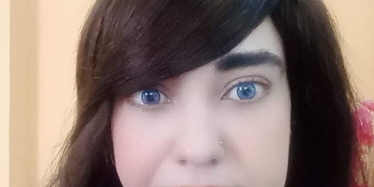 تربُطنِى جِسراً فِى ضفتينِ