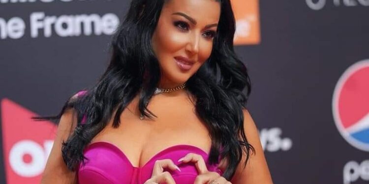 هند أحمد سر إطلاله سمية الخشاب علي ريد كارب الجونة.