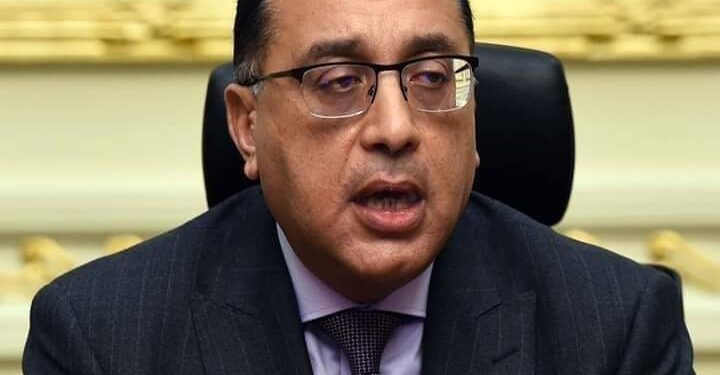 رئيس الوزراء يصل العاصمة الفرنسية باريس لتوقيع البرنامج القُطرى بين مصر ومنظمة التعاون الاقتصادي والتنمية.