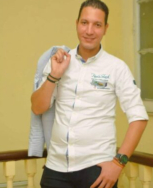 أوعاك ياقلبي الحزن في مره يتملكك ويهدك مهما كان ضرباته ممكن في لحظة تضيعك وتهزك واوعاك يقرب منك كتير وفي لحظة يغدرك ويسمك عدي أيامك وأبعد عن الصحبه اللي بتزيد علي طول حيرتك هتقابل وشوشوش كتير ومنها ممكن يخدعك ويشدك