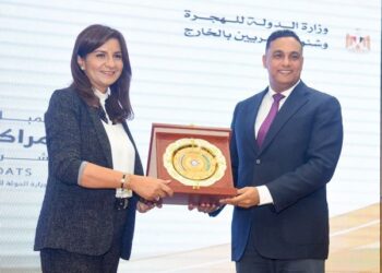 السفيرة نبيلة مكرم