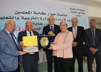 أول جلسة حوارية لإيجاد حلول لمشاكل التعليم وأزمة عجز المعلمين