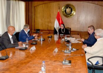 نيفين جامع: بحث سبل تنفيذ خطة الدولة لترشيد استهلاك المياه بالمنازل والمنشأت الحكومية.