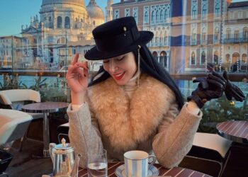 عارضة الأزياء نسرين سند في البندقية تحضيراً لمشروعها الجديد.