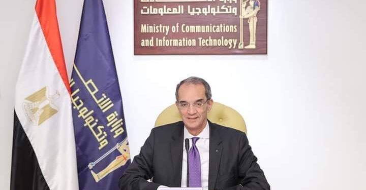 وزير الاتصالات وتكنولوچيا المعلومات يشارك في منتدى باريس للسلام .