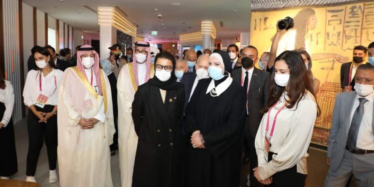 “نيفين جامع” إقبال كبير على الجناح المصري من الزوار والوفود الرسمية والشخصيات العامة.