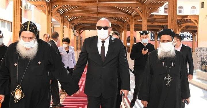 “محافظ قنا” يشارك أقباط المحافظة الاحتفال بميلاد  الشهيد “مارجرجس”