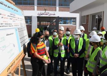 وفد البنك الدولي يتفقد مشروع الصرف الصحي بقفط