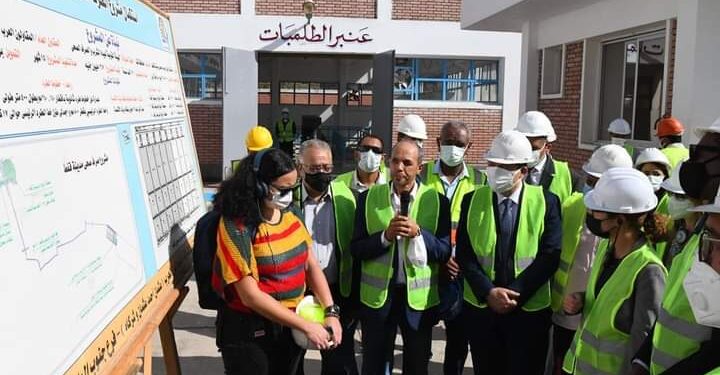 وفد البنك الدولي يتفقد مشروع الصرف الصحي بقفط