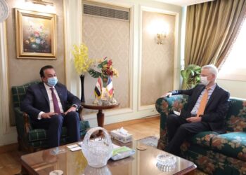 وزير التعليم العالي يستقبل السفير الفرنسي بالقاهرة لبحث آفاق التعاون العلمي بين مصر وفرنسا.