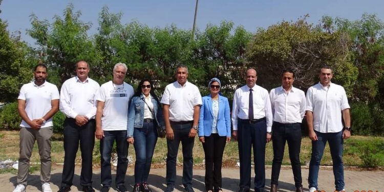 أعضاء الجمعية العمومية يعرفون لافتات لانتخاب الشمرلى وقائمته بسيرته الذاتية الكبيرة.