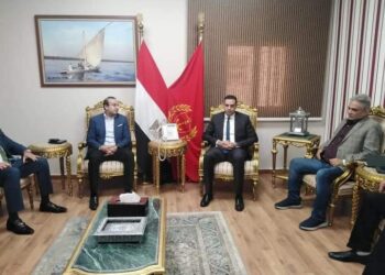 “رجال الأعمال ” تناقش مساعدة الشركات الصغيرة للقيد في البورصة