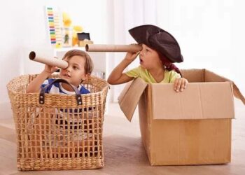 ماذا أفعل حينما يسيء طفلي التصرف ولا يستمع إلي؟ وكيف أتعامل مع شقاوته وعناده؟