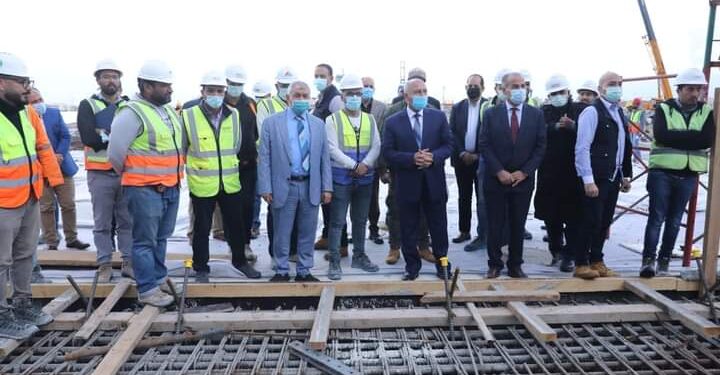 ” الوزير” يتفقد مواقع العمل بمحطة تحيا مصر بميناء الاسكندرية