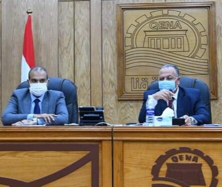 السكرتير العام يترأس اجتماع لجنة البت في تقنين أراضي الدولة بقنا