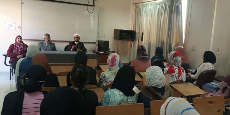 كلية الألسن بجامعة الأقصر تنظم ندوة تثقيفية بالتعاون مع الأزهر الشريف