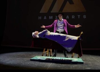 حمزة ارتس يشارك فى العرض المسرحى«الساحر الشقي».