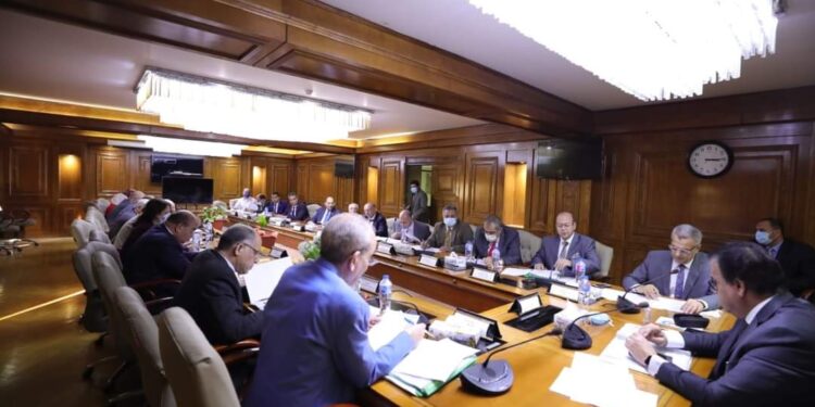 اجتماع مجلس شئون المعاهد العالية الخاصة برئاسة وزير التعليم العالي.