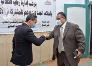 نائب رئيس جامعة عين شمس يتفقد الانتخابات الطلابية بكلية الآثار.