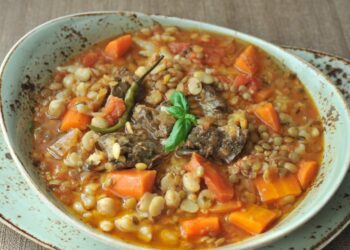 شوربة لحم وبقول.