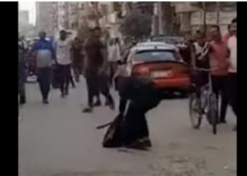 مصري يقتل شخصا ويقطع رأسه في شارع طنطا بالإسماعيلية.