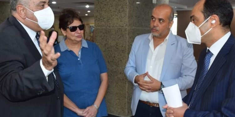 الدكتور ممدوح مهدي يتفقد معرض إعادة التدوير المقام على هامش اجتماع المجلس الأعلى لشئون خدمة المجتمع