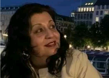 عِنْدَما يُساهِرُني القَمَر…