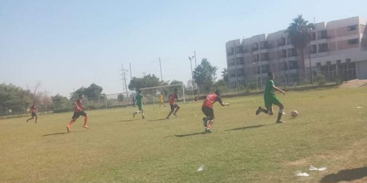 رغم إنعدام خطورة المنافس ألومنيوم 2006 يتصدر البطولة بأداء غير مقنع