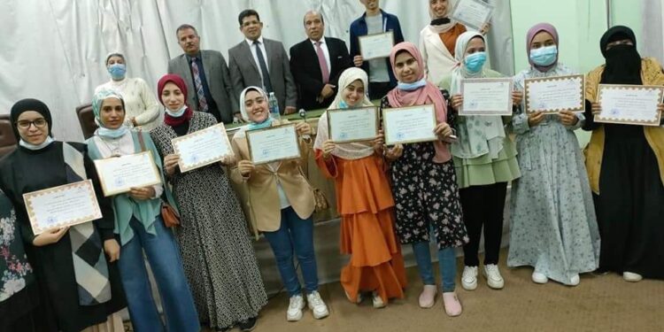 الاحتفاء بالطللب الاوائل بكلية الإقتصاد المنزلي جامعة حلوان