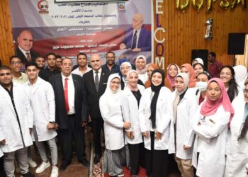 محافظ الأقصر ورئيس الجامعة يفتتحان كلية الطب ويشهدان حفل استقبال الطلاب الجدد
