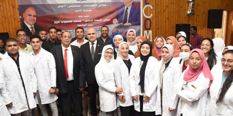 محافظ الأقصر ورئيس الجامعة يفتتحان كلية الطب ويشهدان حفل استقبال الطلاب الجدد