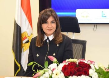 وزيرة الهجرة تشارك في