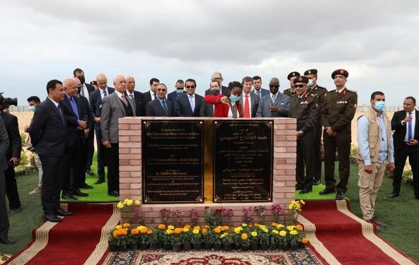 وزير التعليم العالي يضع