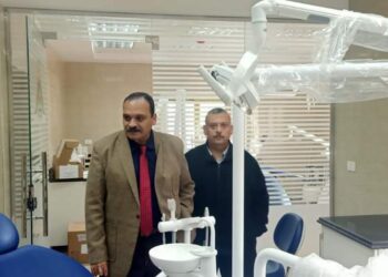 نائب رئيس الجامعة لشئون التعليم والطلاب يتفقد أعمال التطعيم ومركز الأسنان بالإدارة الطبية.