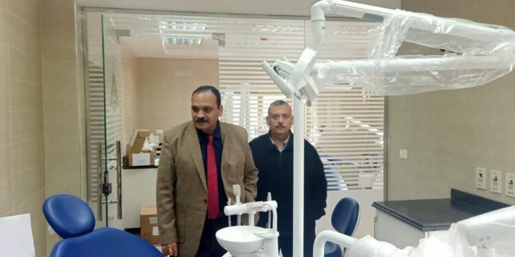 نائب رئيس الجامعة لشئون التعليم والطلاب يتفقد أعمال التطعيم ومركز الأسنان بالإدارة الطبية.