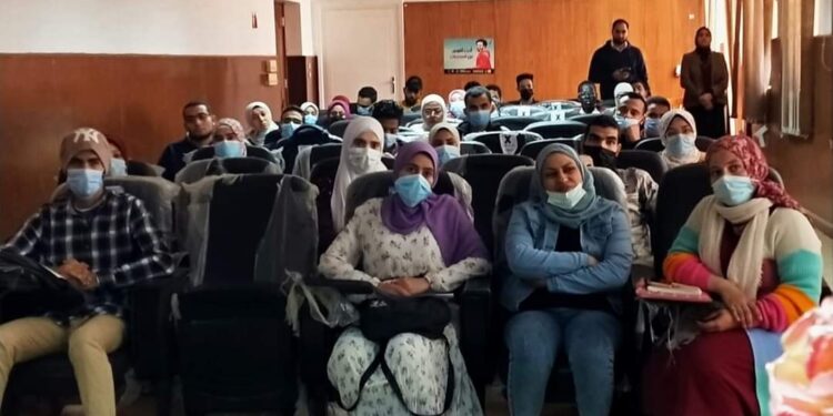 فاعليات ورشة عمل تمريض حلوان وتوضيح الإجراءات الصحية المتبعة عند الاشتباه بأعراض الكورونا.