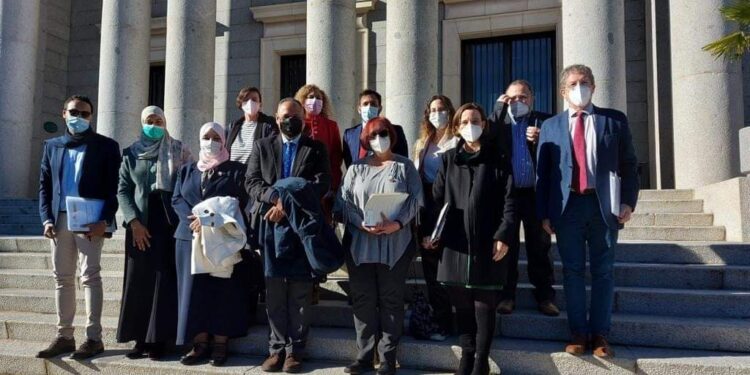 وزير التعليم العالي والبحث العلمي يستعرض تقريرًا حول زيارة المجلس الأعلى للبحوث العلمية لإسبانيا.