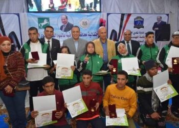 محافظ الشرقية يُكرم المتميزين من ذوي الهمم