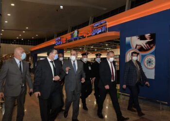 وزير الطيران المدني يتفقد مطار الغردقة الدولي