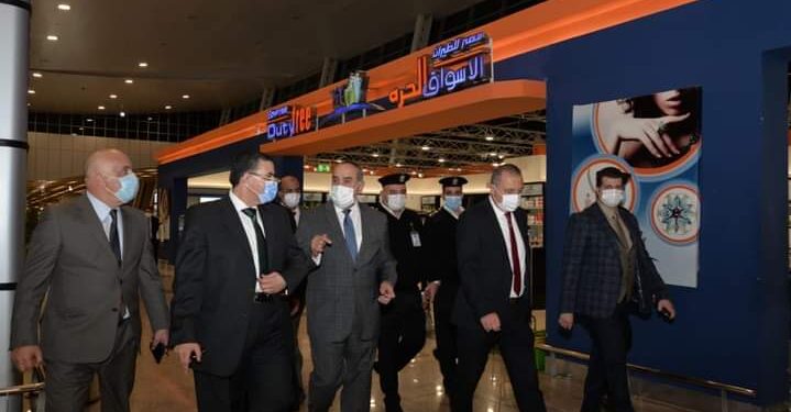 وزير الطيران المدني يتفقد مطار الغردقة الدولي