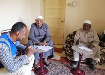 منسق حياة كريمة في أسوان توزيع 5 آلاف بطانية لأهلنا في قرى أسوان.