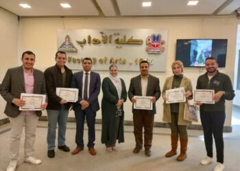 آداب عين شمس تحتفل بتسليم شهادات دورة إعداد مدربي تعليم الكبار