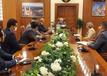 محافظ بورسعيد يلتقى مسؤولى شركة سيسكو العالمية لبحث سبل التعاون بين المحافظة والشركة.