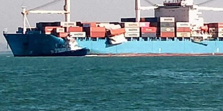 سفينة “وادي الريان” تفقد بعض الحاويات في بحر الإسكندرية بسبب الطقس السيئ