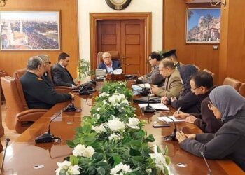 محافظ بورسعيد يتابع سير العمل فى إنشاء مركز تراخيص المحال التجارية الجديد بحى المناخ.