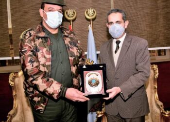 ” طارق رحمي ” يكرم المستشار العسكري بالغربية