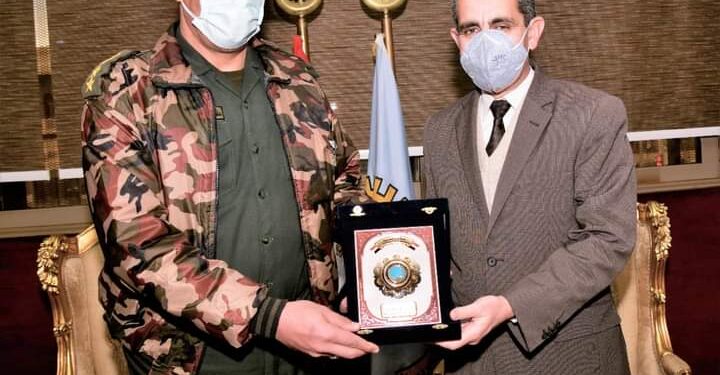 ” طارق رحمي ” يكرم المستشار العسكري بالغربية