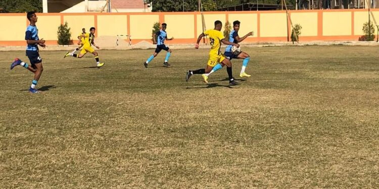 الومنيوم 2003 يحتفل بالصدارة خارج أرضه