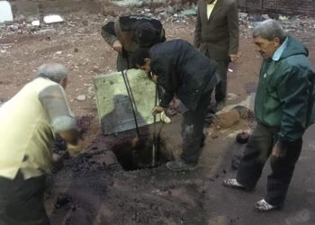 أهالى فارسكور يستغيثون مياه الصرف الصحى تهدد منازلنا ورئيس المدينة يستجيب